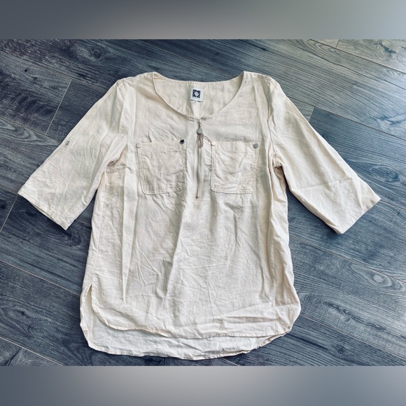 Anne Klein Tops - Anne Klein 55% linen short sleeve blouse quarter zip detail beige/ neutral